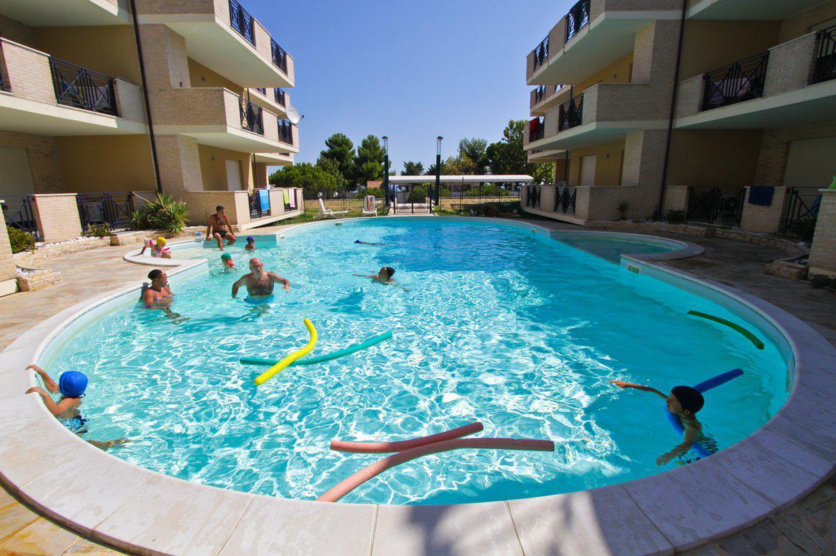 Green Bay Village Пинето Экстерьер фото