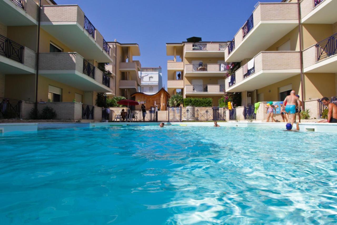 Green Bay Village Пинето Экстерьер фото
